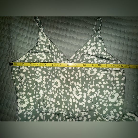 Kaileigh Green and White faux Wrap-Style crop Jumpsuit. Size Small P. Worn once - Picture 8 of 16